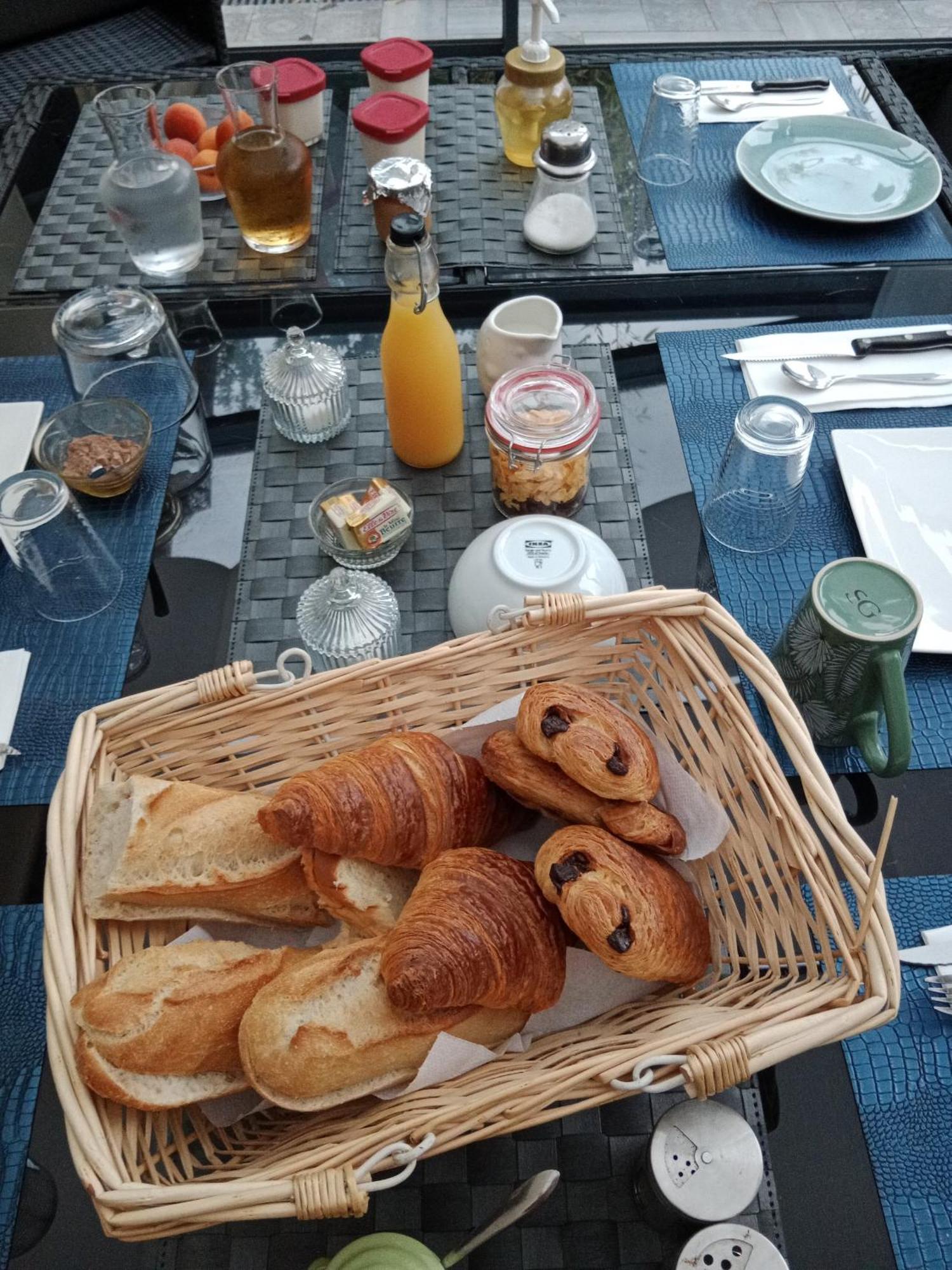 Le Cosy Cabarieu Bed and Breakfast Saint-André-de-Cubzac Exteriör bild